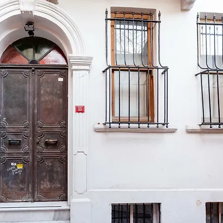 Maison St. Nian - İstanbul